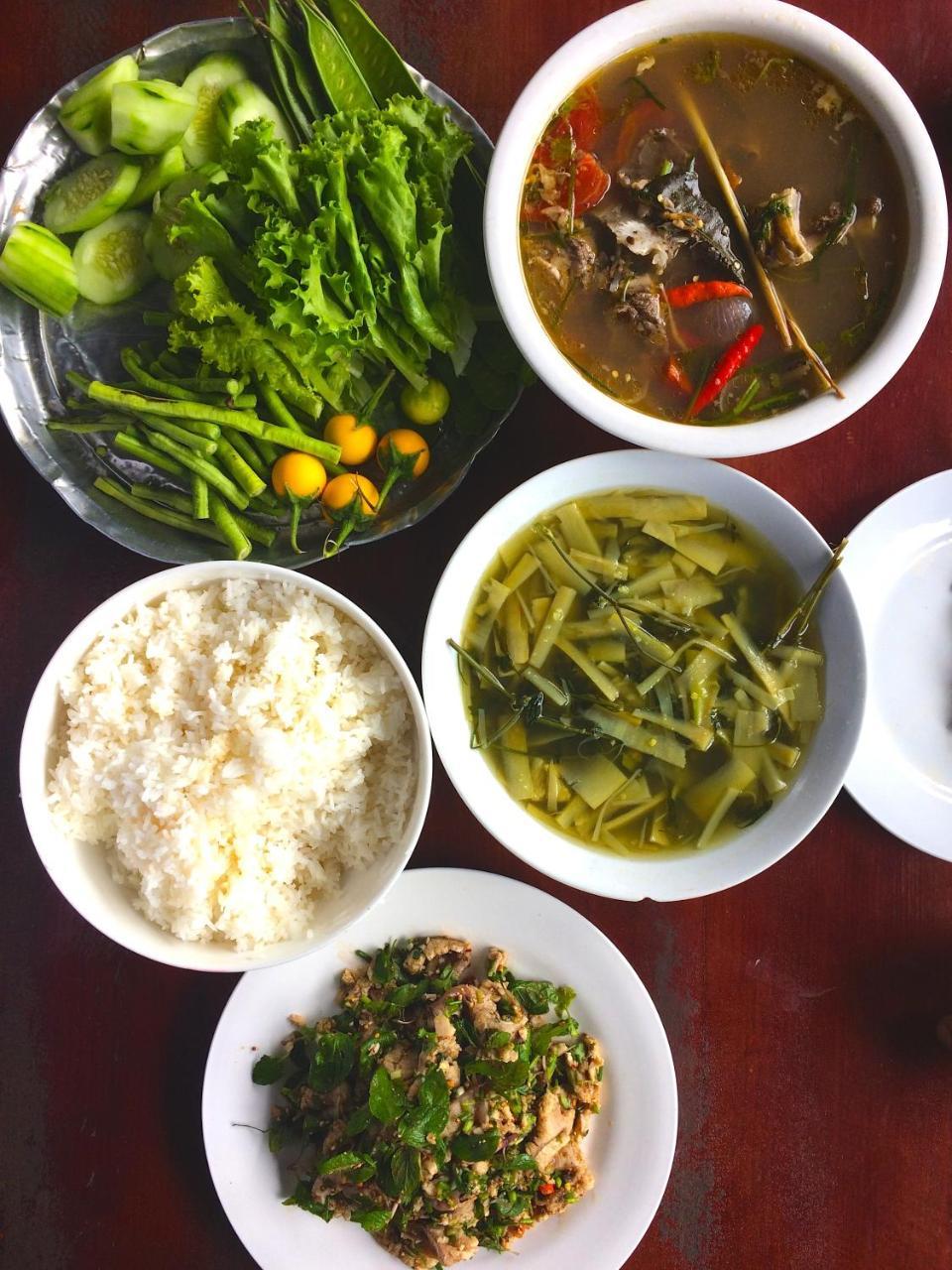 Sabaidee Guesthouse & Restaurant Nam Theun Esterno foto